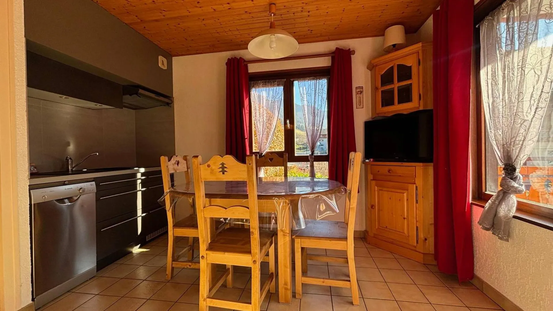 Multi Pass 3€/Jour/Pers - Charmant 2P Au Centre Du Village, 6 Pers, Balcon Sud, Parking, Non Fumeur - Fr-1-692-27 location